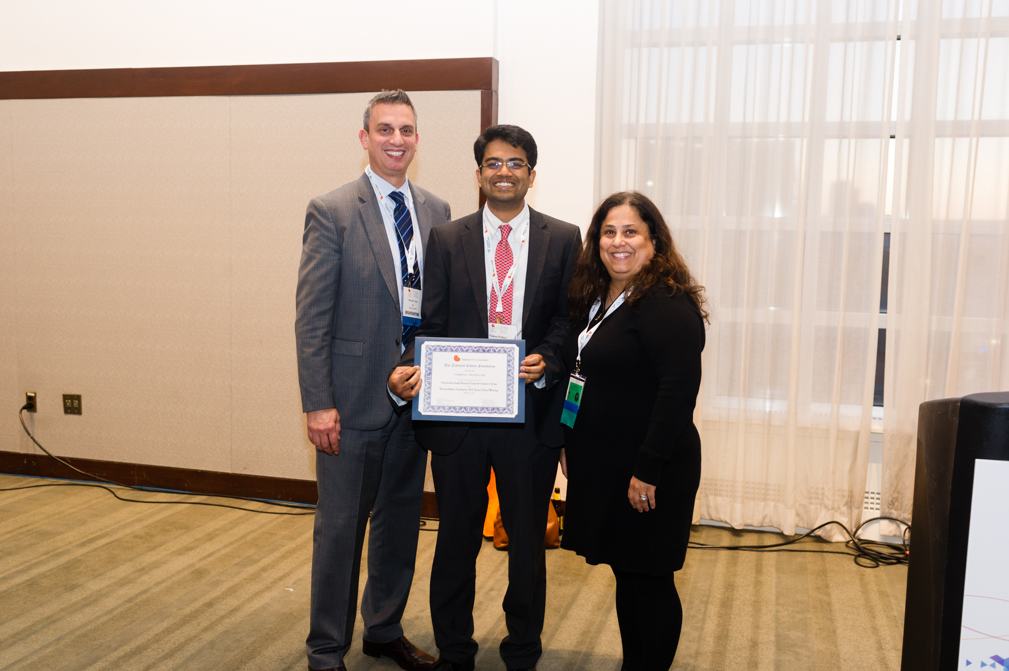 Dr Vishnu Potluri flanked by two representatives of the National Kidney Foundation. He is receiving the Young Investigators Award