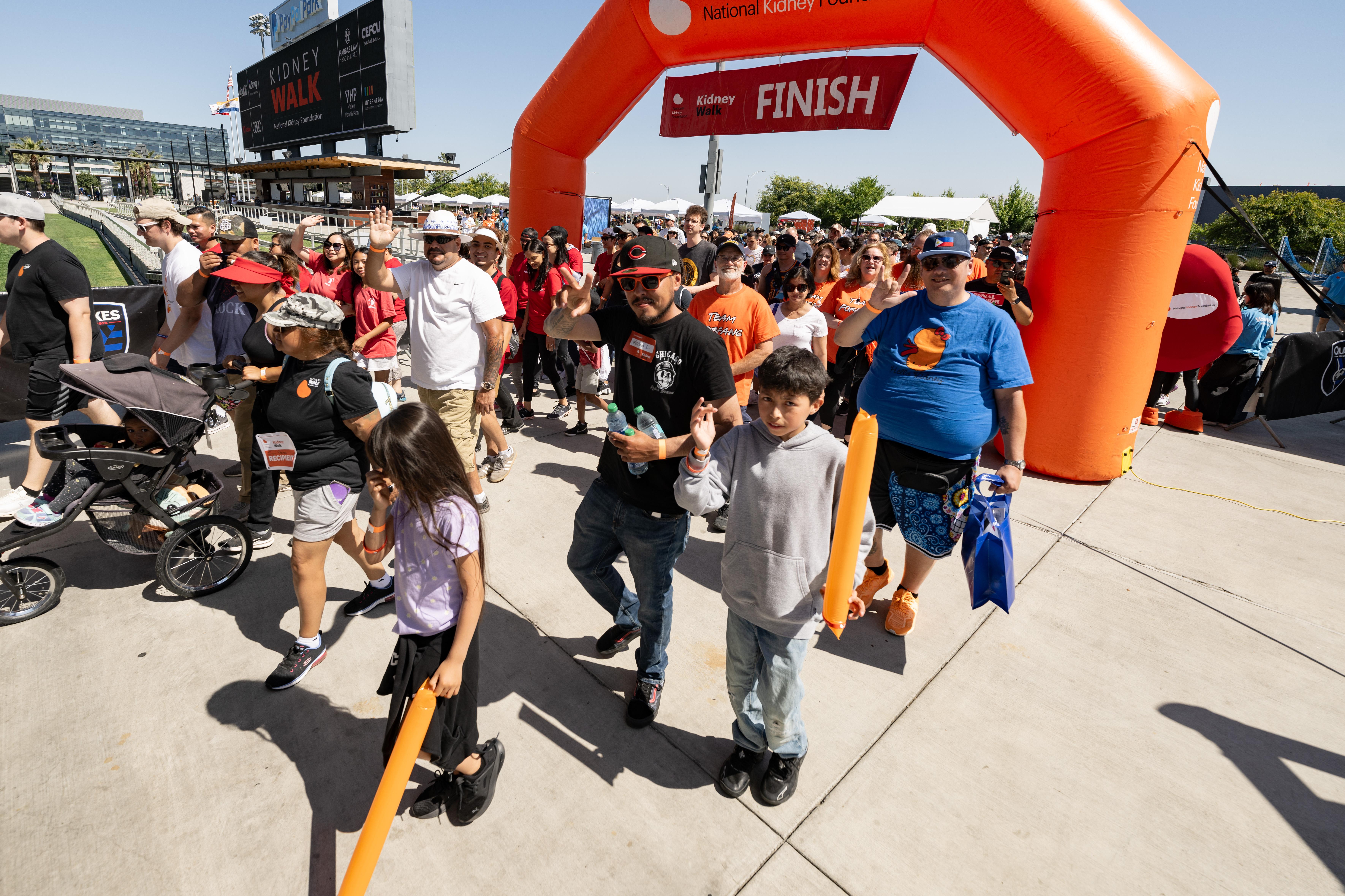 Photo of crowd from 2024 Northern California Kidney Walk